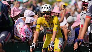 Tadej Pogacar bleibt Gesamtführender der Tour de France. Tadej Pogacar bleibt Gesamtführender der Tour de France.