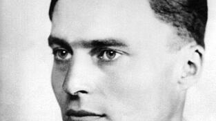 Der deutsche Offizier und spätere Widerstandskämpfer Claus Graf Schenk von Stauffenberg. Der deutsche Offizier und spätere Widerstandskämpfer Claus Graf Schenk von Stauffenberg.