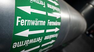 Der Deutsche Mieterbund warnt vor stark steigenden Kosten für Fernwärme. (Archivbild)