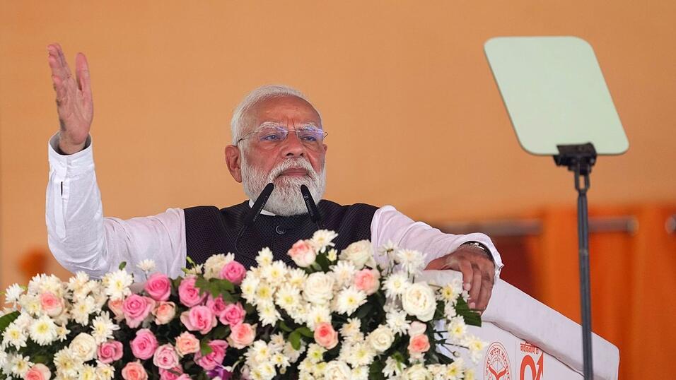 Narendra Modi wird von einigen seiner Anh&auml;nger als ein auf die Erde hinabgestiegener Gott betrachtet (Archivbild).