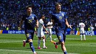 Kerim Alajbegovic (r.) brachte Bosnien-Herzegowina in F&uuml;hrung.