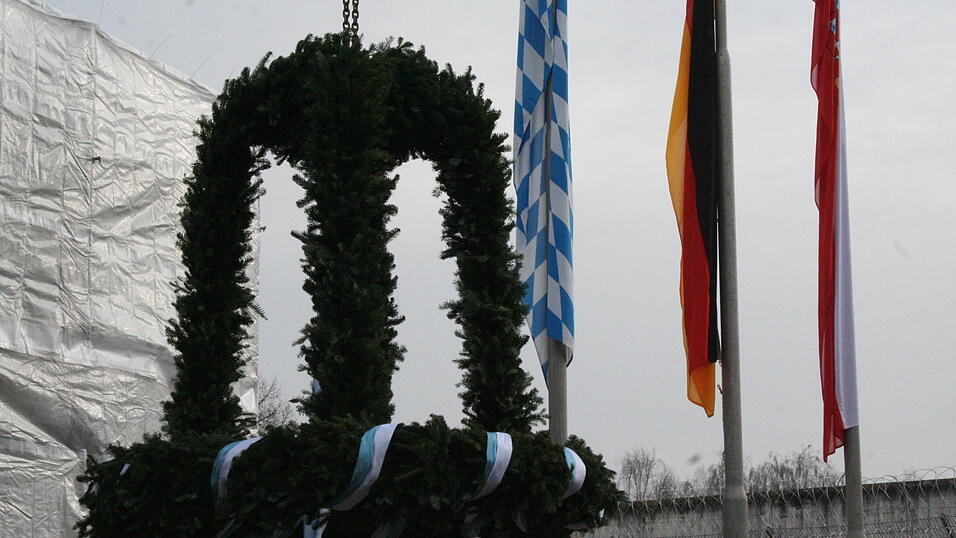 Fotos vom Richtfest f&uuml;r die Sicherungsverwahrung in der Straubinger JVA. (Foto: fun)