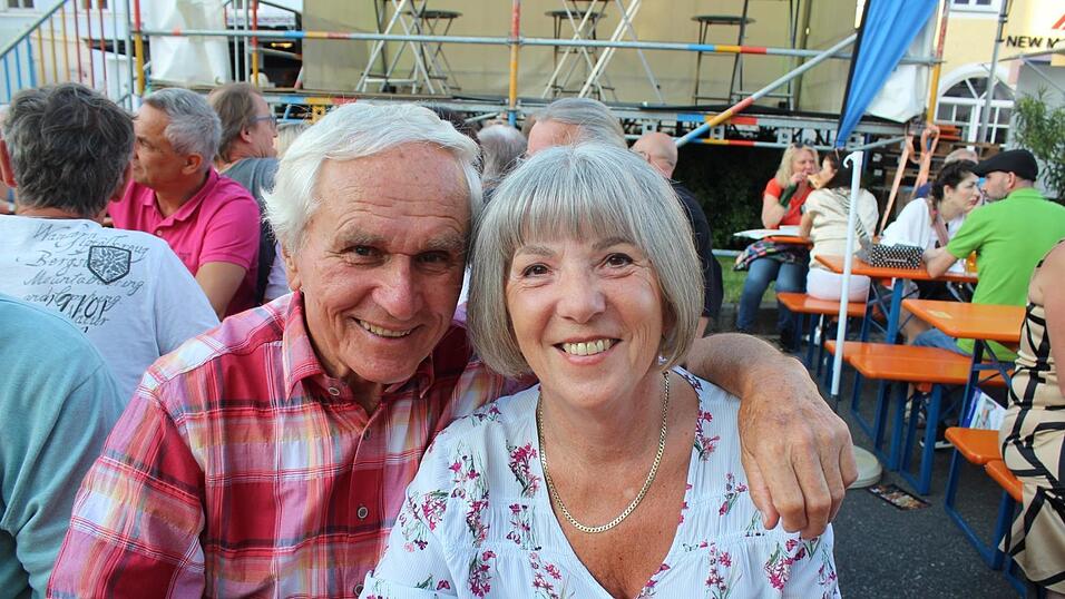 Viele Landshuter genossen ihren Freitagabend auf dem Bismarckplatzfest.