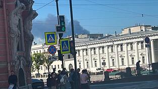 In weiten Teilen der Millionenstadt an der Newa waren nach dem ukrainischen Angriff Rauchschwaden zu sehen.