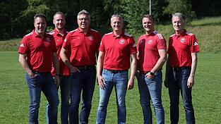 Die aktuelle Vorstandschaft: (v.l.) Spartenleiter Fußball Thomas Ketzer, Hauptkassier Matthias Fischer, 3. Vorsitzender Thomas Kilger, Vorsitzender Martin Besendorfer, 2. Vorsitzender Martin Weindl, Schriftführer Hans Krippner Die aktuelle Vorstandschaft: (v.l.) Spartenleiter Fußball Thomas Ketzer, Hauptkassier Matthias Fischer, 3. Vorsitzender Thomas Kilger, Vorsitzender Martin Besendorfer, 2. Vorsitzender Martin Weindl, Schriftführer Hans Krippner
