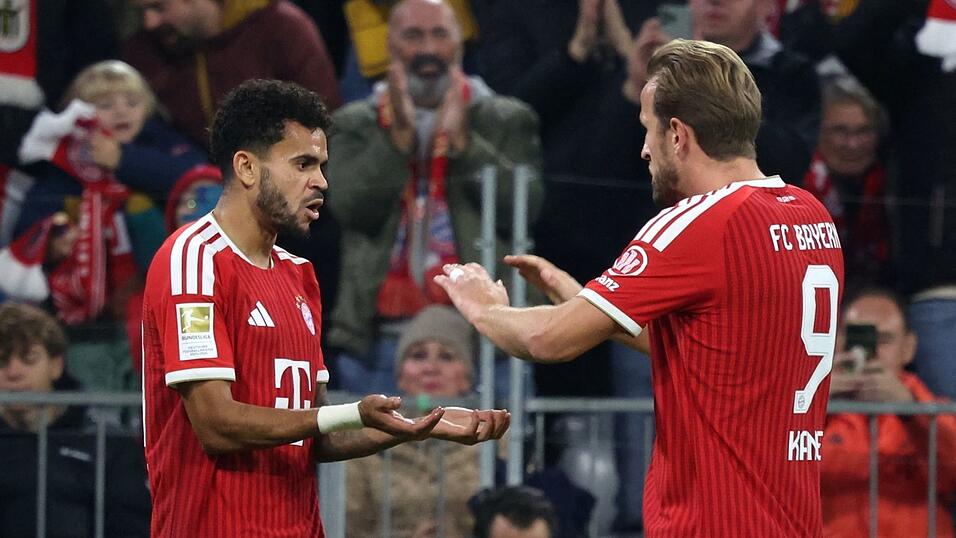 Luis D&iacute;az (l) wurde f&uuml;r viele Tore begl&uuml;ckw&uuml;nscht.
