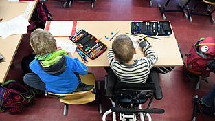 2021 wurden nach Angaben des BLLV 25.000 Kinder mit sonderpädagogischem Förderbedarf an allgemeinbildenden Schulen des Freistaats unterrichtet.