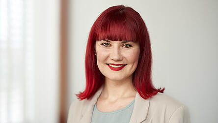 Dr. Sarah Straub ist Neuropsychologin am Universit&auml;tsklinikum Ulm und forscht seit 15 Jahren zu Demenzerkrankungen.