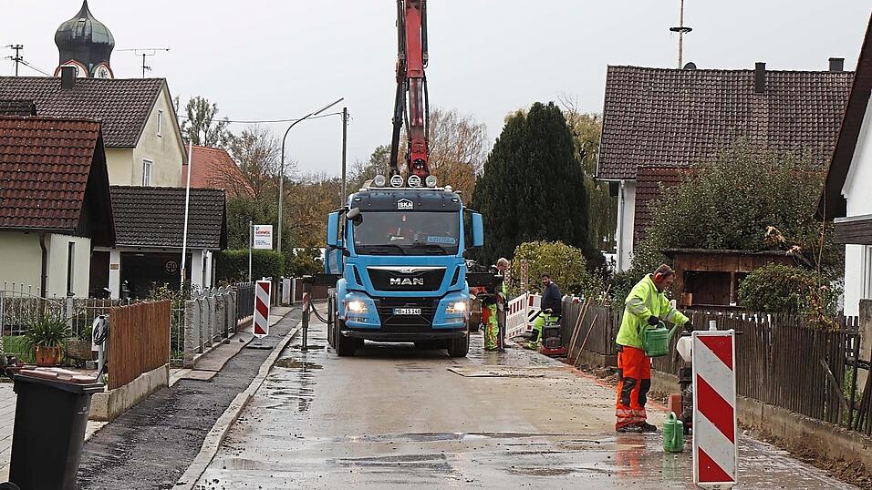 In der Dorfstraße in Langenbach hat der Glasfaserausbau begonnen, ebenso in Ober- und Niederhummel. In der Dorfstraße in Langenbach hat der Glasfaserausbau begonnen, ebenso in Ober- und Niederhummel.