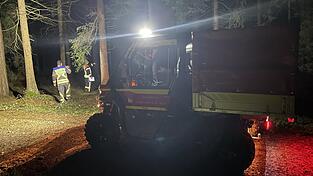 Etwa 180 Einsatzkräfte von Feuerwehr, BRK und Bergwacht halfen bei der Personensuche mit. Der Vermisste wurde letztendlich am Donnerstagmittag gefunden.