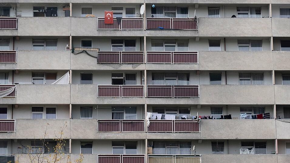 Insbesondere in Großstädten nimmt die Überlastung der Bevölkerung durch Wohnkosten zu. (Archivbild)