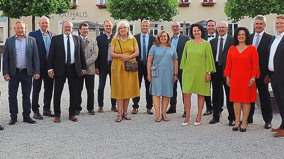 Der Marktgemeinderat in dieser Zusammenstellung brachte den Haushalt 2026 auf den Weg. Der Marktgemeinderat in dieser Zusammenstellung brachte den Haushalt 2026 auf den Weg.