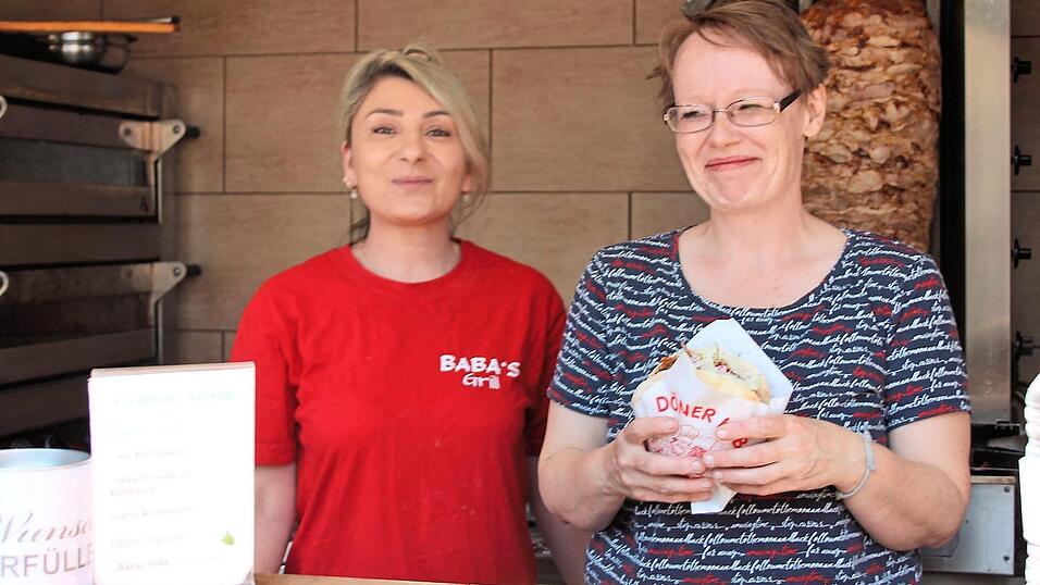 Hasret Dogan (links) und ihre Mitarbeiterin Jirka Naumann wissen, wie ein D&ouml;ner aussehen und schmecken muss.