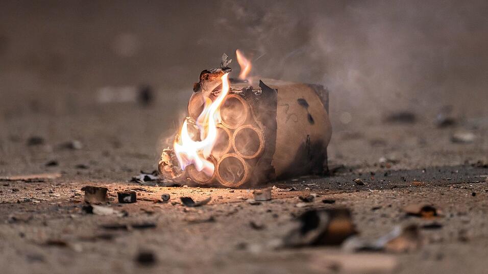 Die Debatte um Böller und Raketen wurde vor Silvester kontrovers geführt. Die Debatte um Böller und Raketen wurde vor Silvester kontrovers geführt.