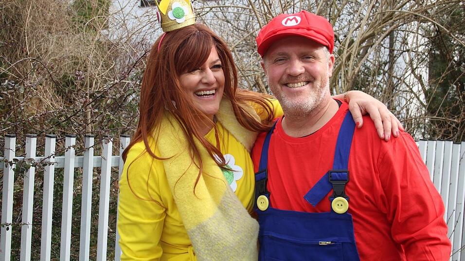 Viele Faschings-Fans haben sich am Samstag den Umzug in Langenbach angesehen. Viele Faschings-Fans haben sich am Samstag den Umzug in Langenbach angesehen.