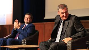 Bayerns Ministerpräsident Markus Söder (CSU, r) und Sachsen-Anhalts Ministerpräsident Sven Schulze (CDU) diskutierten über Wirtschaftspolitik. Bayerns Ministerpräsident Markus Söder (CSU, r) und Sachsen-Anhalts Ministerpräsident Sven Schulze (CDU) diskutierten über Wirtschaftspolitik.