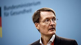 Nach mehr als einem Jahr Amtszeit braucht Karl Lauterbach einen großen Wurf - etwa in Form einer gelungenen Krankenhausreform. Doch vom Sozialverband kommt Kritik an den Plänen des Gesundheitsministers. Nach mehr als einem Jahr Amtszeit braucht Karl Lauterbach einen großen Wurf - etwa in Form einer gelungenen Krankenhausreform. Doch vom Sozialverband kommt Kritik an den Plänen des Gesundheitsministers.