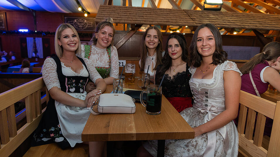 Die Partybilder vom Donnerstag, 17. August 2023, aus dem Festzelt Wenisch. Die Partybilder vom Donnerstag, 17. August 2023, aus dem Festzelt Wenisch.