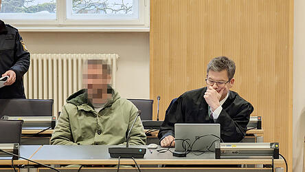 Wegen des versuchten Mordes an der Prostituierten droht dem 45-j&auml;hrigen Niederbayern (l.) eine lebenslange Haftstrafe.