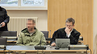 Wegen des versuchten Mordes an der Prostituierten droht dem 45-j&auml;hrigen Niederbayern (l.) eine lebenslange Haftstrafe.