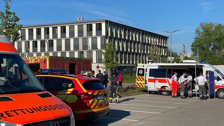 Gro&szlig;angelegte Personensuche der Polizei und weiterer Rettungskr&auml;fte am Mittwochnachmittag in Kelheim. Dort hatten Zeugen zuvor Hilfeschreie aus einem Waldst&uuml;ck geh&ouml;rt.