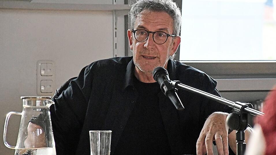 Sepp Mall in der Kreis- und Stadtbibliothek: Die Intensit&auml;t seiner Sprache schuf eine au&szlig;ergew&ouml;hnliche Atmosph&auml;re.