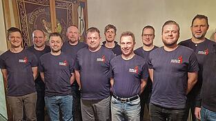 Die F&uuml;hrungsriege der Feuerwehr: Christoph Oberhofer, Kommandant Johannes Wagner, Martin Hagl, Stefan Kirchhammer, Anton Sixt, zweiter Kommandant Markus Steiger, Johann Kuffer, Jugendbeauftragter Stephan L&uuml;hr, Schriftf&uuml;hrer Georg Huber, Thomas P&ouml;hner und B&uuml;rgermeister Markus Huber.