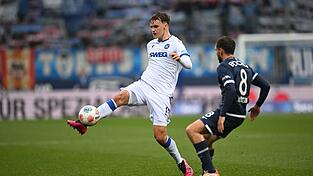 Der Karlsruher SC zieht bei Paul Scholl (l) die Kaufoption. (Archivbild)