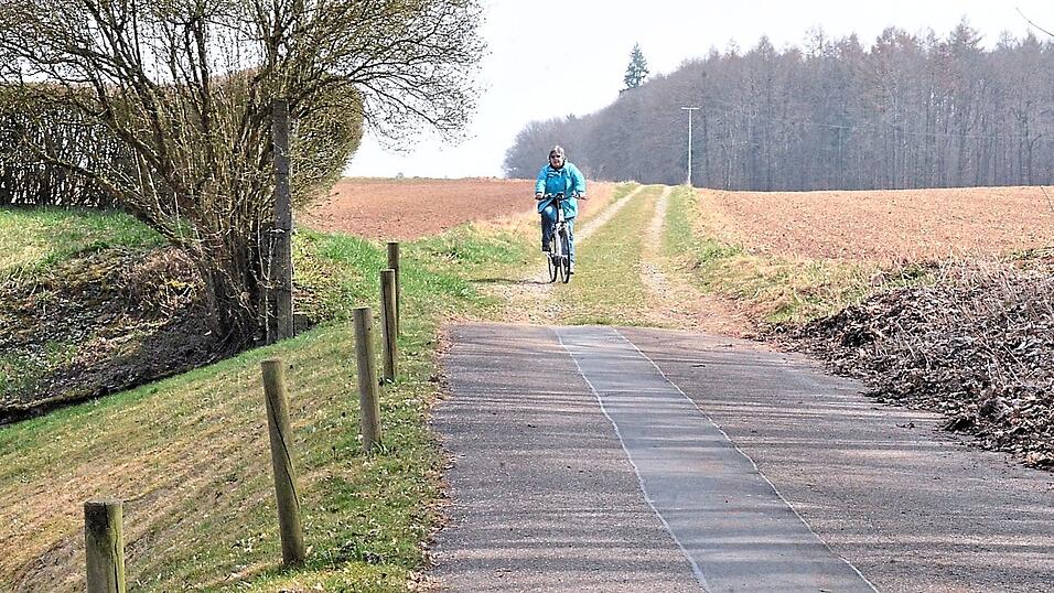 In Absprache mit der Stadt Geiselhöring wurde der Bau eines Radweges von Sünching (Sportgelände) über den Ortsteil Am Hardt, vorbei am ehemaligen Munitionsdepot und Schelmenloh, nach Geiselhöring beantragt. In Absprache mit der Stadt Geiselhöring wurde der Bau eines Radweges von Sünching (Sportgelände) über den Ortsteil Am Hardt, vorbei am ehemaligen Munitionsdepot und Schelmenloh, nach Geiselhöring beantragt.