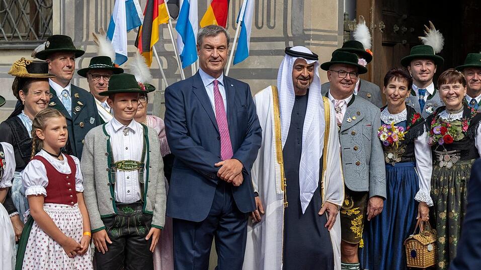 Landestypischer Empfang: Markus Söder begrüßt Scheich Mohammed bin Sajid in München. Landestypischer Empfang: Markus Söder begrüßt Scheich Mohammed bin Sajid in München.