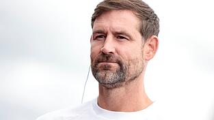Fürth-Trainer Thomas Kleine warnt vor Absteiger Kiel. (Archivbild)