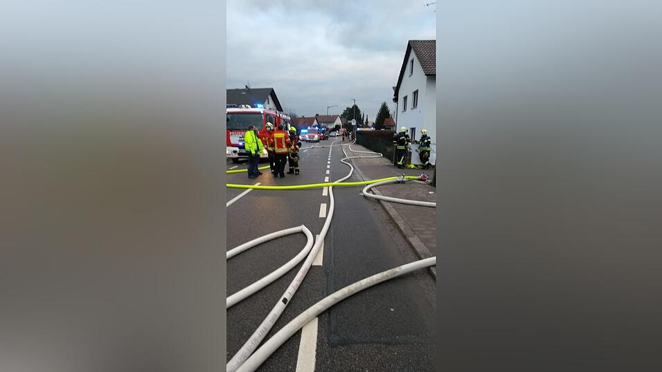 Ein Schneeräumgerät hat am Freitagnachmittag in einer Halle in Alburg gebrannt. Ein Schneeräumgerät hat am Freitagnachmittag in einer Halle in Alburg gebrannt.