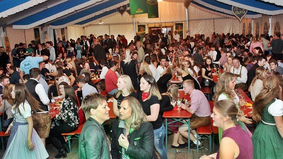 Die besten Bilder vom Wein- und Wei&szlig;bierfest des Burschenvereins Arth und der M&auml;dchengruppe.