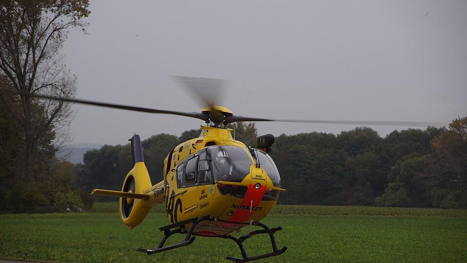 Bei Kiefenholz hat sich am Freitagnachmittag ein schwerer Unfall ereignet. Bei Kiefenholz hat sich am Freitagnachmittag ein schwerer Unfall ereignet.