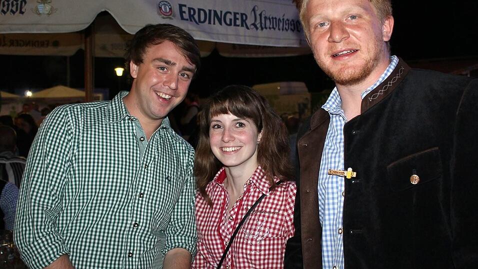 Auch am Freitag war super Stimmung am Ergoldinger Volksfest. Auch am Freitag war super Stimmung am Ergoldinger Volksfest.