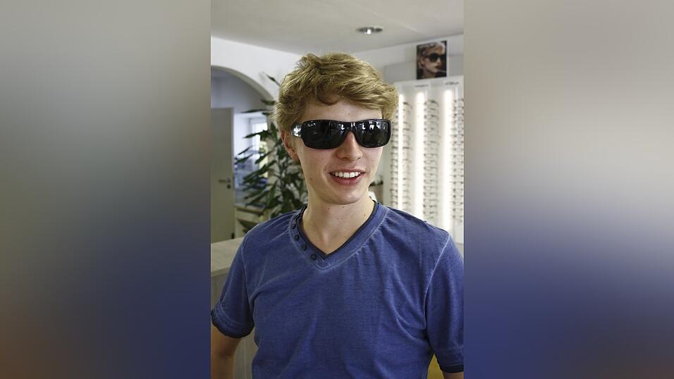 Auch eckige Fassungen - wie bei dieser sportlichen Freizeitbrille - passen zu herzförmigen Gesichtern.