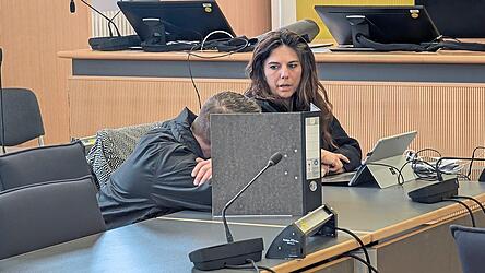 Die Familie des Angeklagten entlastet den 43-J&auml;hrigen.