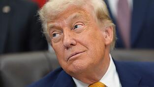 Als Washington Hilfe erbeten habe gegen den Iran, seien wichtige Partner nicht für die Vereinigten Staaten da gewesen, sagte Trump im Weißen Haus. Als Washington Hilfe erbeten habe gegen den Iran, seien wichtige Partner nicht für die Vereinigten Staaten da gewesen, sagte Trump im Weißen Haus.