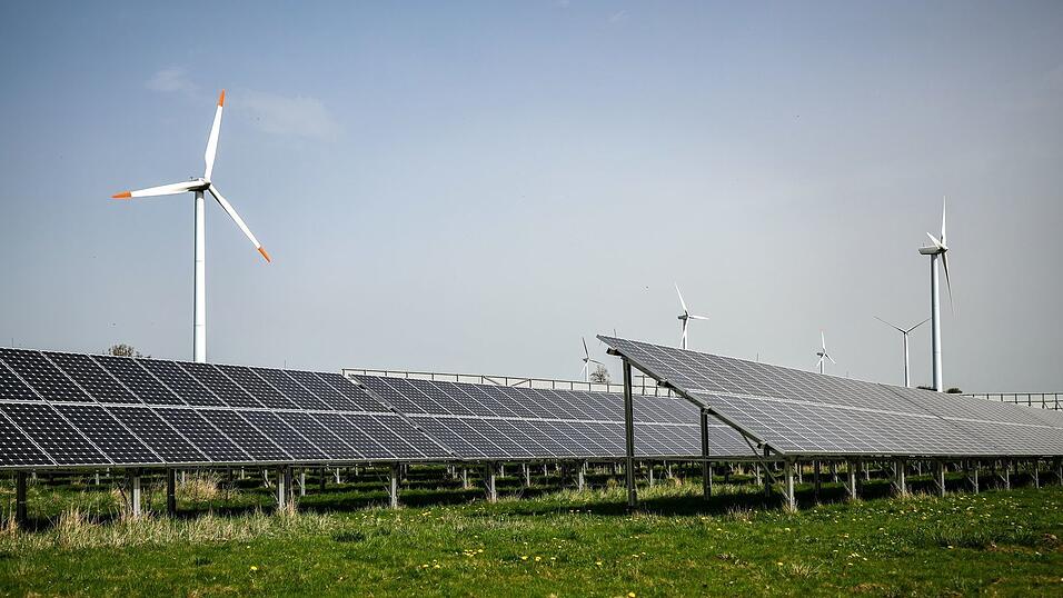 Reiches Amtsvorgänger Robert Habeck hatte mit verschiedenen Maßnahmen den Ausbau des Ökostroms vor allem aus Wind und Sonne vorangetrieben.n(Symbolbild)