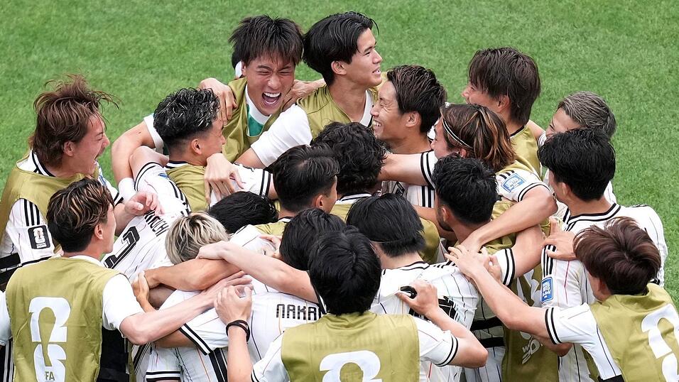Japan feierte das 1:0 durch Bundesliga-Profi Sano.