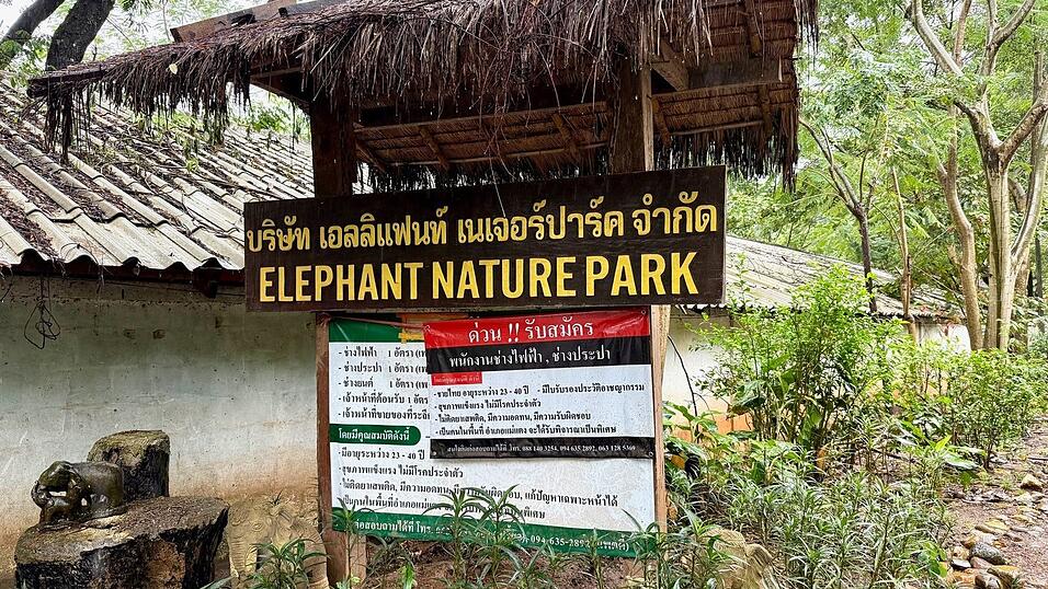 Der Elephant Nature Park liegt in der Nähe der bekannten Stadt Chiang Mai. Der Elephant Nature Park liegt in der Nähe der bekannten Stadt Chiang Mai.