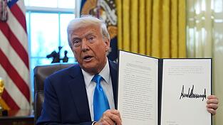 Trump wird nicht müde, immer neue Anordnungen zu unterzeichnen. (Archivbild)
