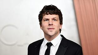 Der US-Schauspieler Jesse Eisenberg ist als Ehrengast zu den internationalen Filmfestspielen in Karlovy Vary (Karlsbad) eingeladen. (Archivbild) Der US-Schauspieler Jesse Eisenberg ist als Ehrengast zu den internationalen Filmfestspielen in Karlovy Vary (Karlsbad) eingeladen. (Archivbild)