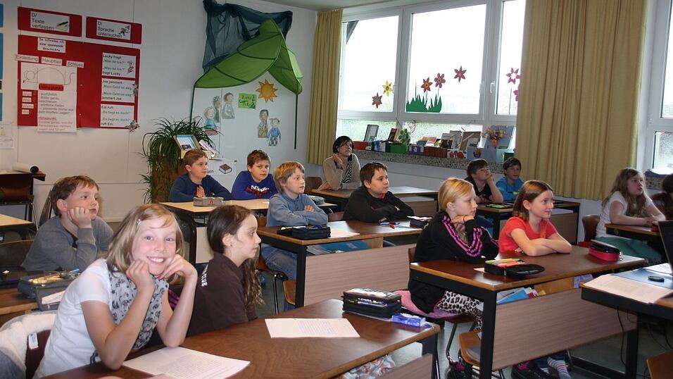 Peter und Anna versuchten sich als Fotografen und hielten die besondere Schulstunde in Bildern fest. Peter und Anna versuchten sich als Fotografen und hielten die besondere Schulstunde in Bildern fest.