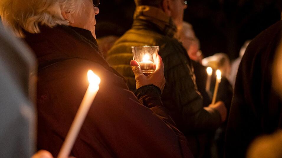 Lichterketten gegen Antisemitismus gab es &uuml;ber die Jahre immer wieder. (Archivbild)