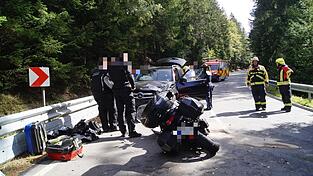 Vier Verletzte forderte der Unfall am Sonntagmittag auf der Straße zum Arber. Vier Verletzte forderte der Unfall am Sonntagmittag auf der Straße zum Arber.