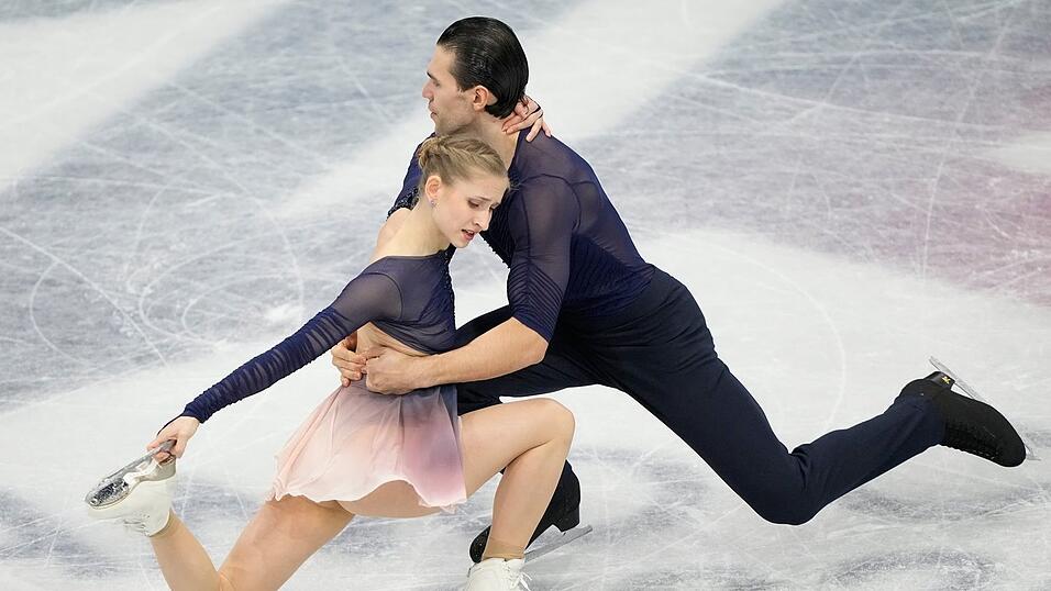 Minerva Hase (l) und Nikita Volodin fielen in der K&uuml;r vom ersten auf den dritten Platz zur&uuml;ck.