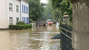 135 Menschen starben alleine im Ahrtal in Folge der Flut. (Archiv) 135 Menschen starben alleine im Ahrtal in Folge der Flut. (Archiv)