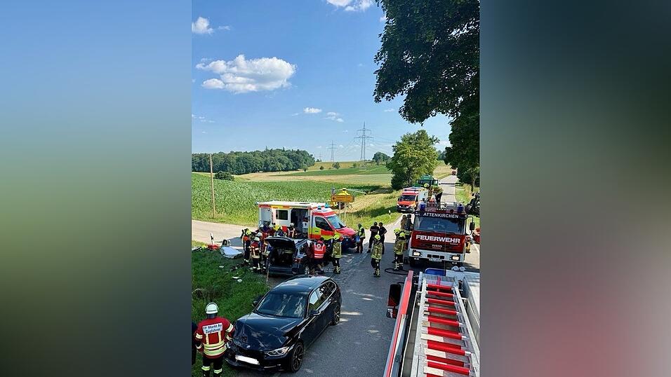 Sechs Fahrzeuge und rund 45 Einsatzkr&auml;fte der Feuerwehr waren vor Ort.