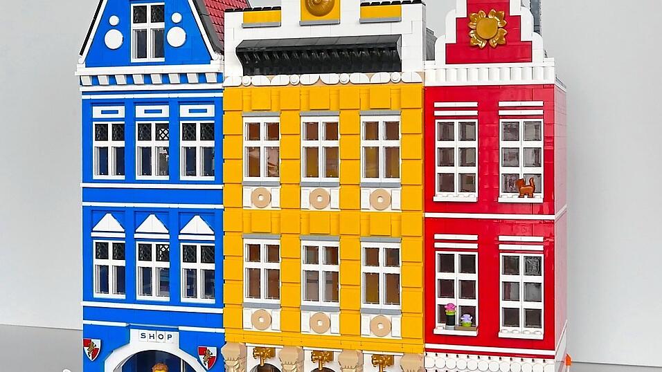 Der Nachbau, der jetzt in einer G&ouml;ttinger Wohnung steht. Im Unterschied zum Original hat Labitzke im Modell das rechte Haus 'angepasst'.